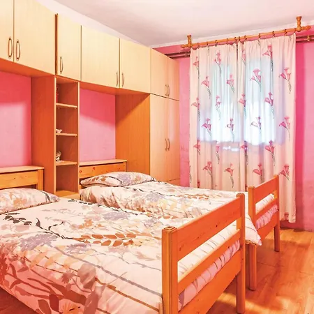 Vakantiehuis Lovely In *