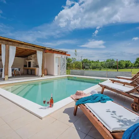 Awesome In With Outdoor Swimming Pool Casa de Férias *